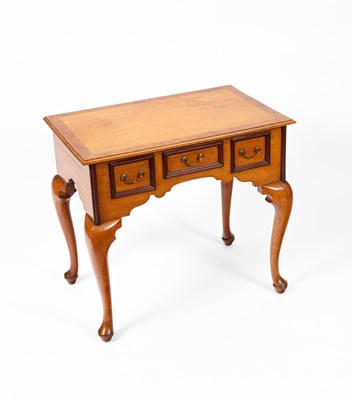 Lot 361 - A 20th Century oak and walnut side table