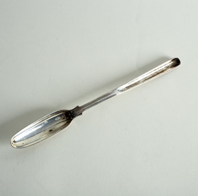 Lot 7 - A George III silver marrow scoop with shell...