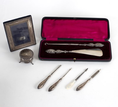 Lot 53 - A silver handled shoe horn and button hook,...