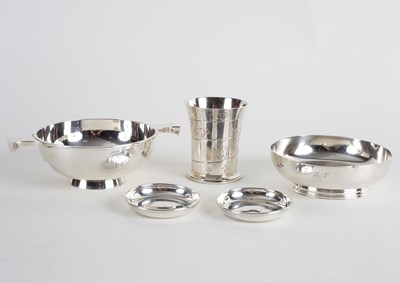 Lot 61 - A child's silver beaker, Goldsmiths &...