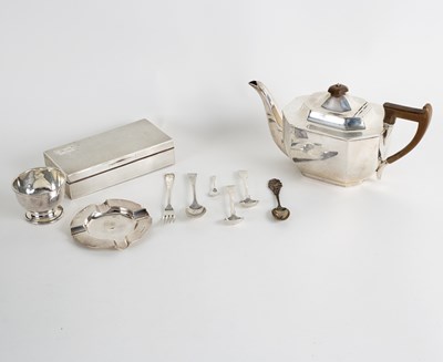 Lot 68 - A silver teapot, Thomas Bradbury & Sons,...