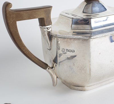 Lot 68 - A silver teapot, Thomas Bradbury & Sons,...