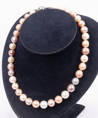 Lot 72 - A cultured pearl necklace