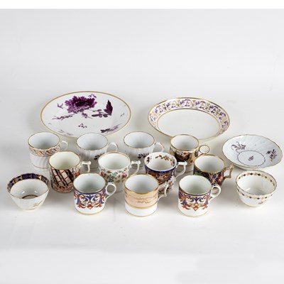 Lot 183 - A group of Worcester fluted tea wares...