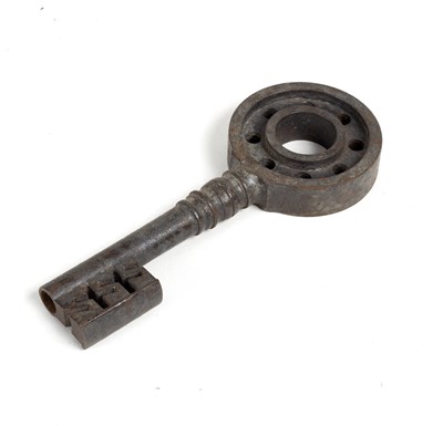 Lot 356 - An unusual key with wheel type handle, 19cm...