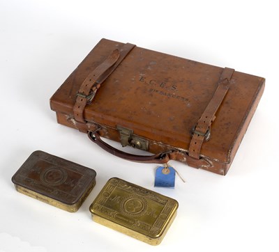 Lot 417 - An early 20th Century revolver case, label to...