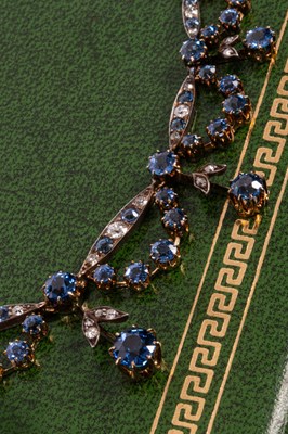 Lot 121 - An Edwardian yellow gold, diamond and sapphire collarette necklace