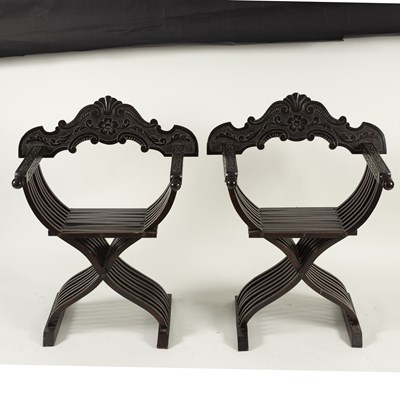 Lot 753 - A pair of Italian carved Savonarola type...