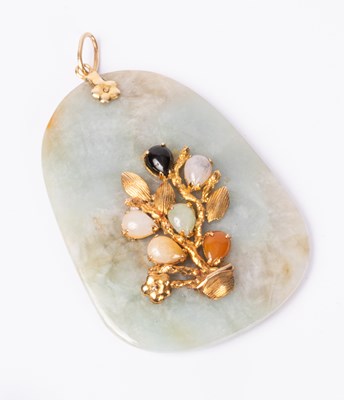 Lot 110 - A jade pendant mounted in 14K gold