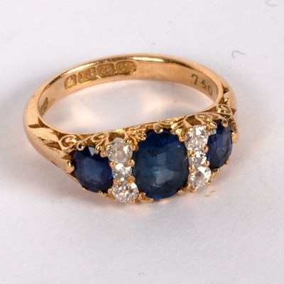 Lot 34 - An Edwardian sapphire and diamond ring in an...