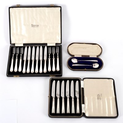Lot 51 - A cased set of silver handled fruit knives and...