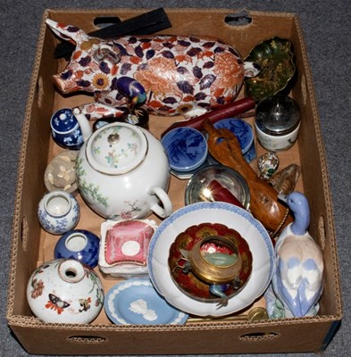 Lot 186 - A china pig and other sundry ceramic items