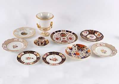 Lot 208 - A collection of eight English porcelain plates,...