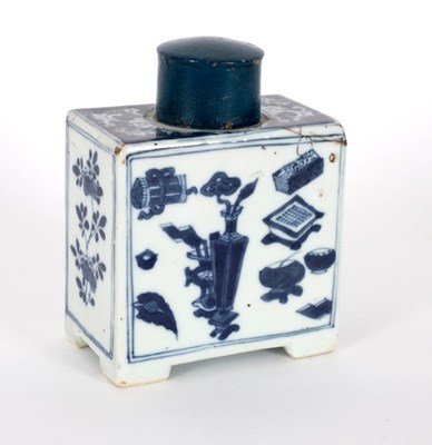 Lot 275 - A Chinese blue and white tea canister, late...