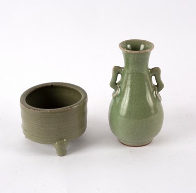 Lot 282 - A Chinese celadon glaze vase, 17th/18th...