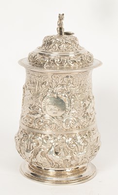 Lot 550 - Hunting Interest: A George III silver tankard