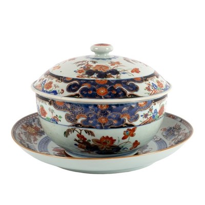 Lot 312 - An 18th Century Chinese Imari circular tureen,...