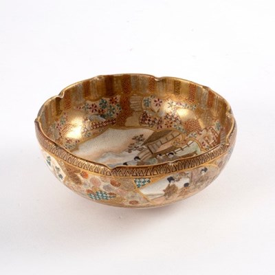 Lot 322 - A Japanese Satsuma bowl with floral shaped rim,...