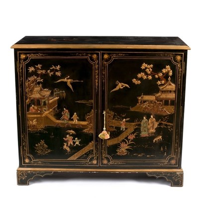 Lot 529 - A chinoiserie decorated side cabinet in gilt...