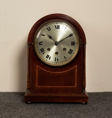 Lot 758 - A mahogany arch-top mantel clock with...