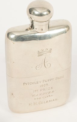 Lot 553 - Hunting Interest: An Edwardian silver hip flask