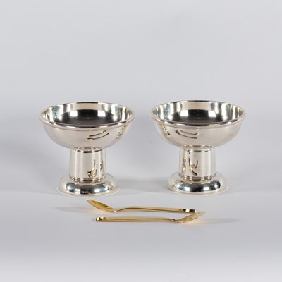 Lot 36 - A pair of silver pedestal salts, R N F, London...