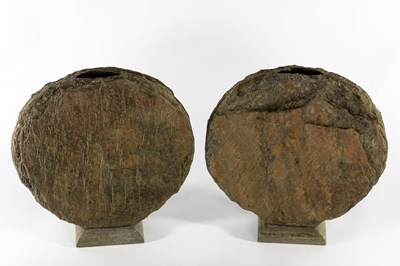 Lot 248 - A pair of modern garden sculptures, of disc...