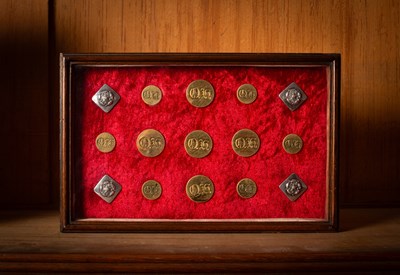 Lot 613 - A set of cased Quorn hunt buttons