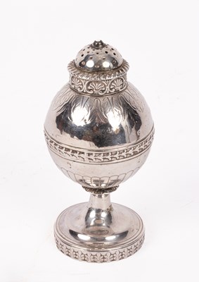 Lot 22 - A George III silver pepper pot