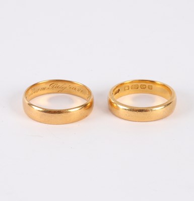 Lot 10 - A 22ct gold wedding band, approximately 6.2gm...