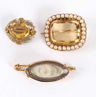 Lot 13 - A citrine and pearl brooch, of oblong form,...