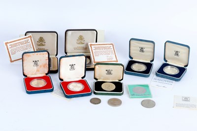 Lot 31 - Sundry commemorative coins, to include some...