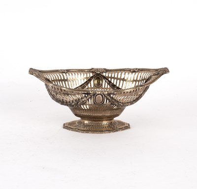 Lot 116 - An oval silver basket, London 1891, the...