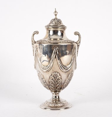 Lot 118 - A George III silver sugar vase, William Abdy,...