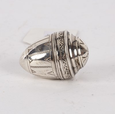 Lot 121 - A George III silver egg-shaped nutmeg grater,...