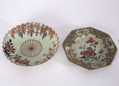 Lot 334 - A Japanese Imari scallop edged plate, 22cm...