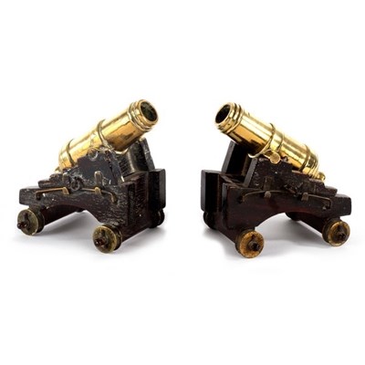 Lot 473 - A pair of Militaire bronze cannons, circa 1820,...