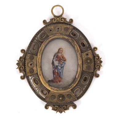 Lot 37 - A devotional oval pendant of the Virgin, late...