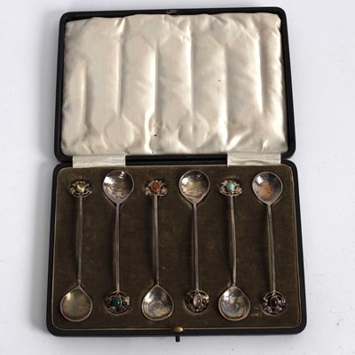 Lot 150 - A set of six Art Nouveau style teaspoons,...