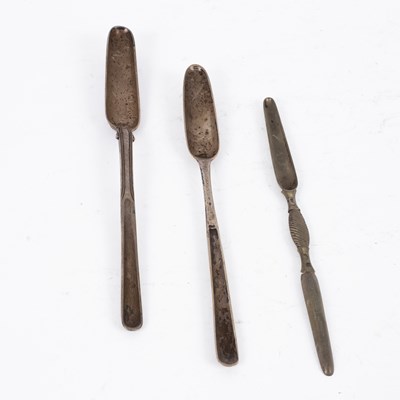 Lot 225 - A George III silver marrow scoop, London 1770,...