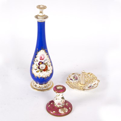 Lot 480 - A Chamberlain porcelain scent bottle and...