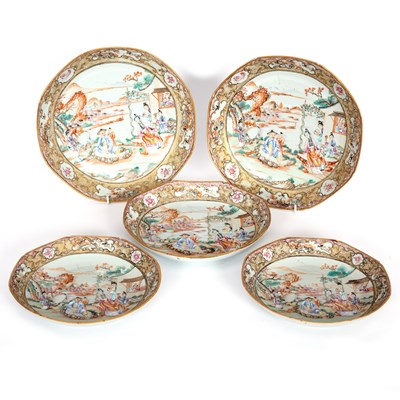 Lot 499 - A pair of Chinese famille rose export...