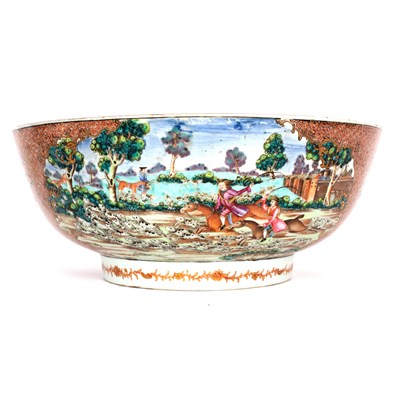 Lot 511 - A Chinese famille rose hunting subject punch...