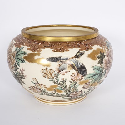 Lot 514 - A Japanese satsuma bowl, circa 1910, decorated...