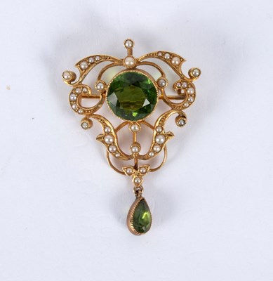 Lot 25 - An Edwardian peridot and pearl pendant/brooch...