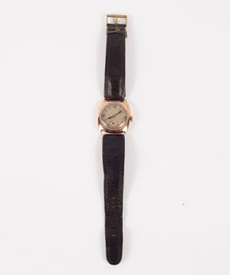Lot 62 - A gentleman's 9ct gold wristwatch with Swiss...