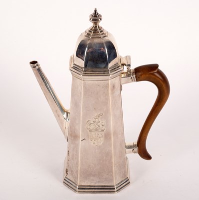 Lot 124 - An early 18th Century style silver coffee pot,...