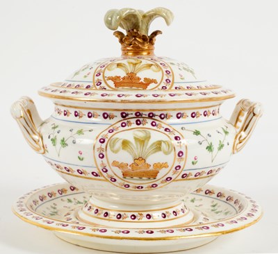 Lot 266 - An English porcelain sauce tureen, cover and...