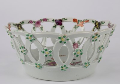 Lot 335 - A Worcester small circular basket with...