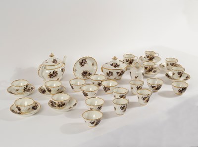 Lot 424 - A Worcester spirally fluted part tea set,...